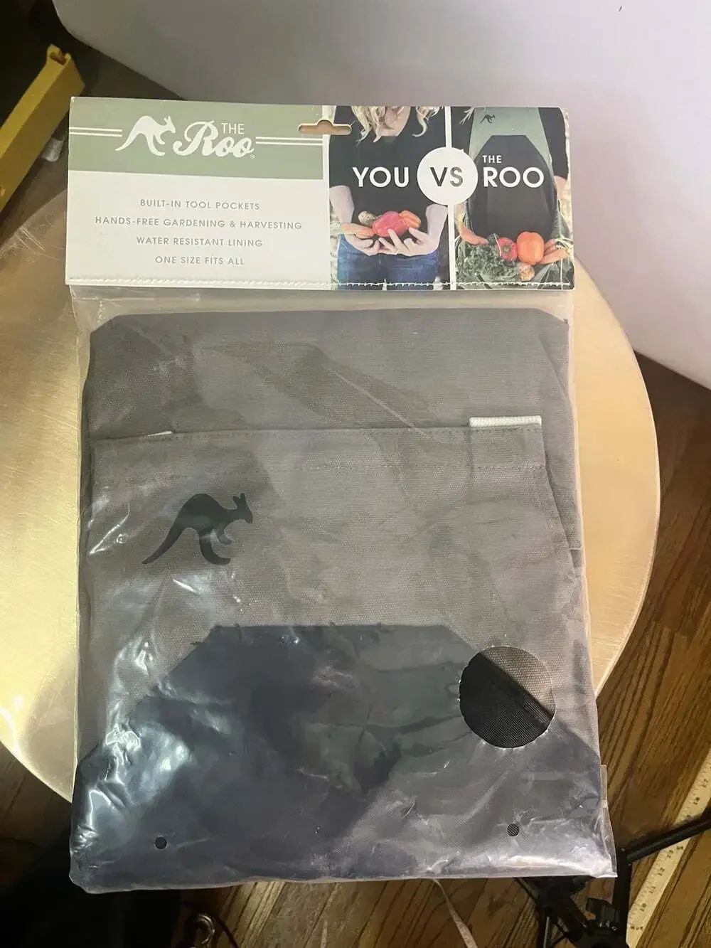 NWT The Roo Gardening Apron Pocket Harvesting Water-Resistant Joey Pouch Tools